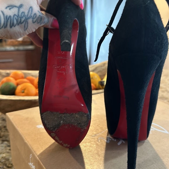 Red bottoms - Picture 5 of 7